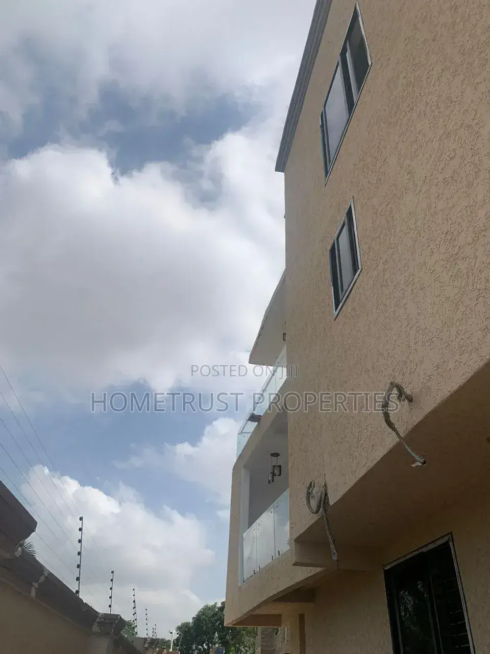 5bdrm Duplex in Kwabenya Acp for sale