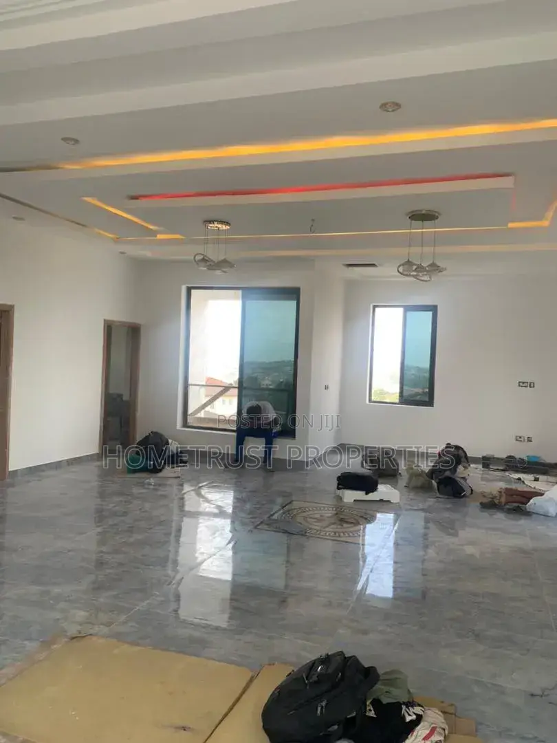 5bdrm Duplex in Kwabenya Acp for sale