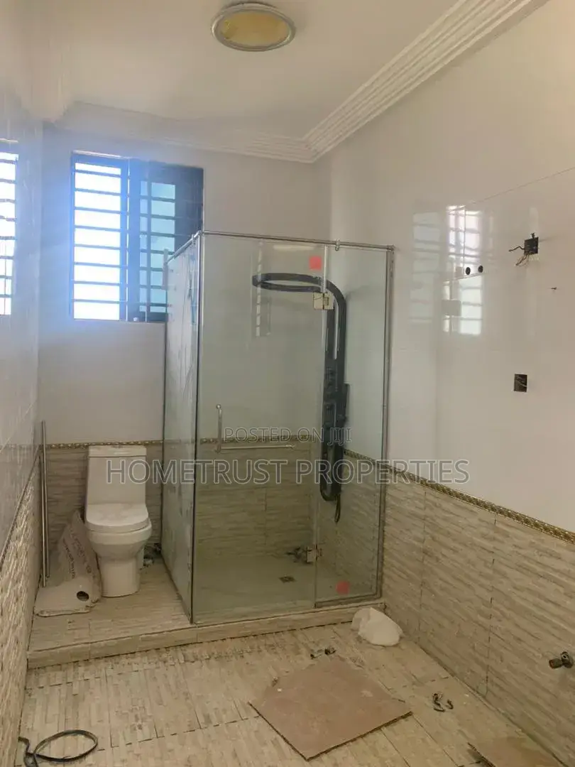5bdrm Duplex in Kwabenya Acp for sale