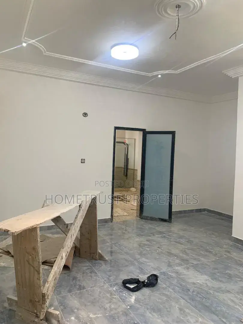 5bdrm Duplex in Kwabenya Acp for sale
