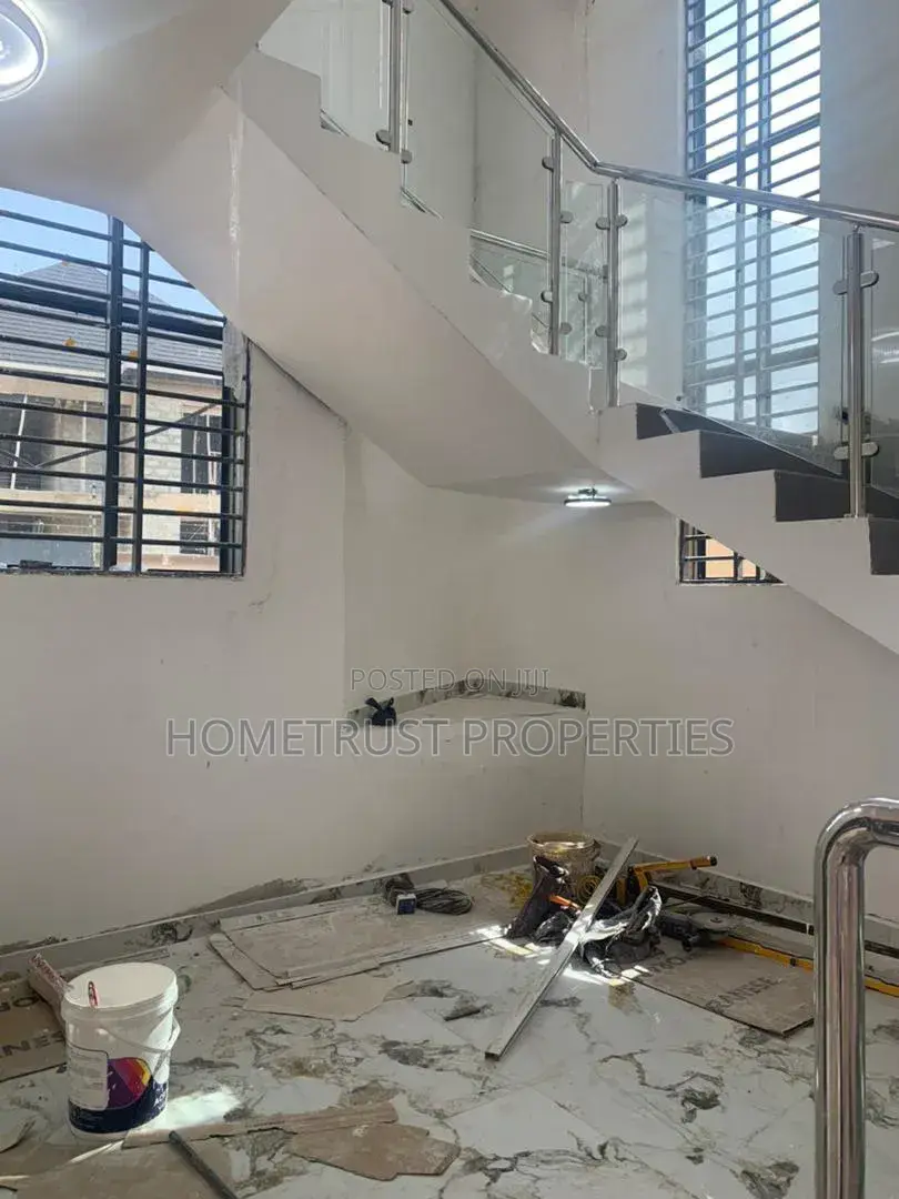 5bdrm Duplex in Kwabenya Acp for sale