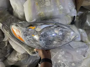 Matrix 2003-08 Headlight