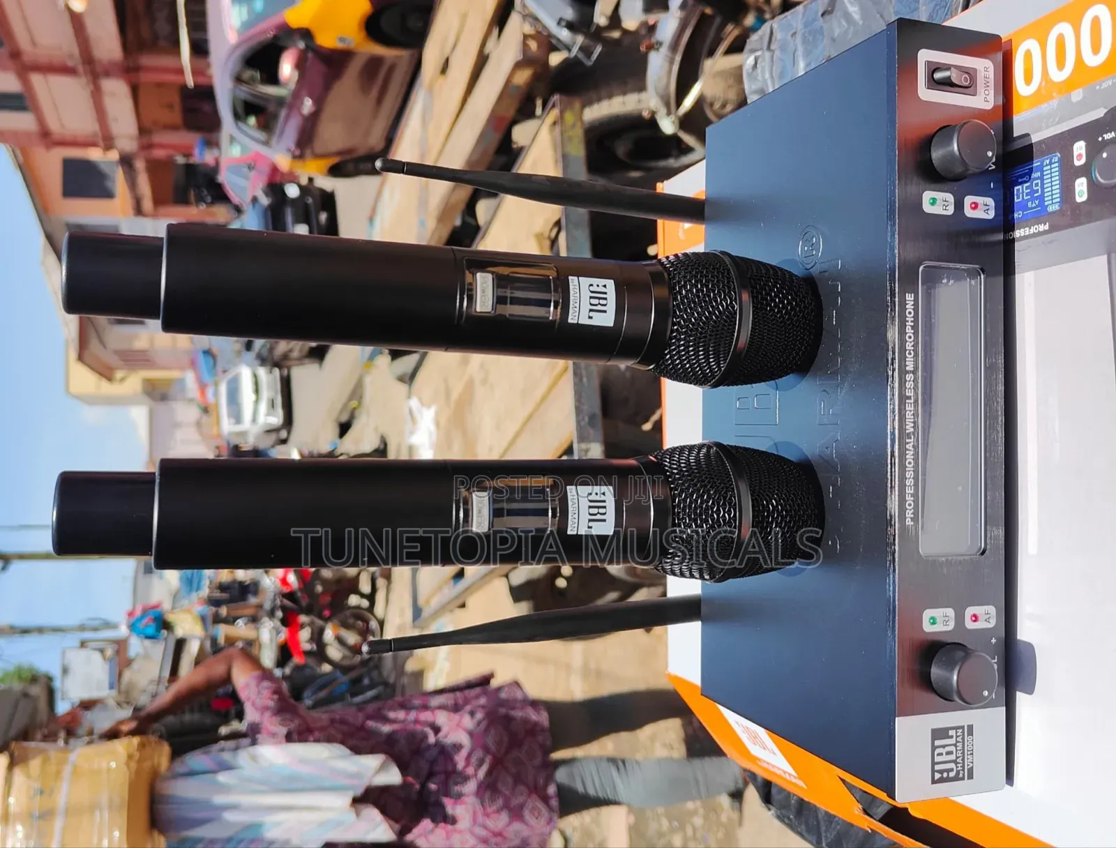 JBL Vm1000 Professional Dual Wireless Microphone System.
