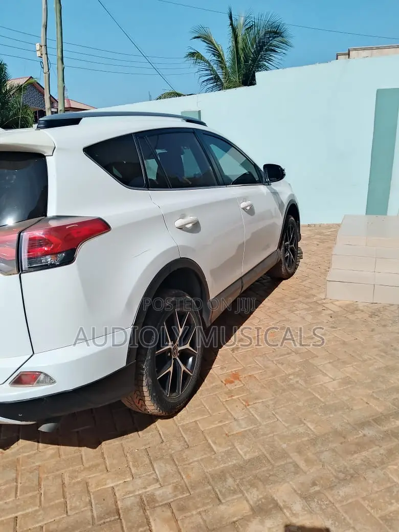 Toyota RAV4 2018 White