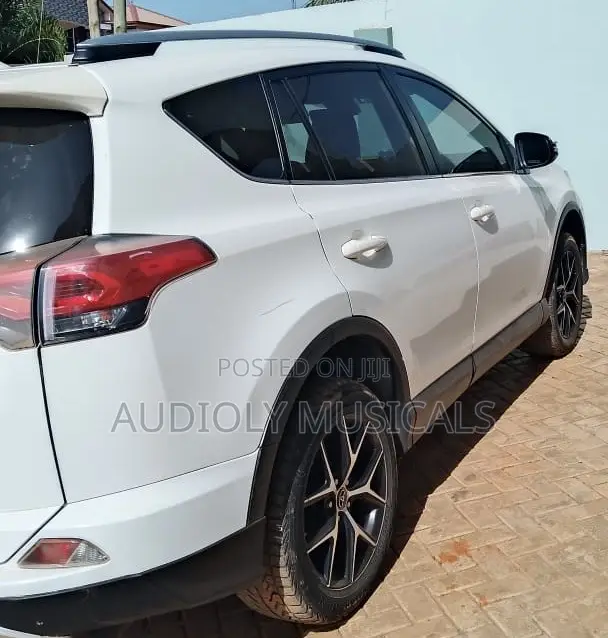 Toyota RAV4 2018 White