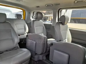Hyundai Starex 2002 Yellow