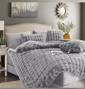 High Quality Extra Comfy Cozy 7pcs Velvet Duvet Set Available in Color