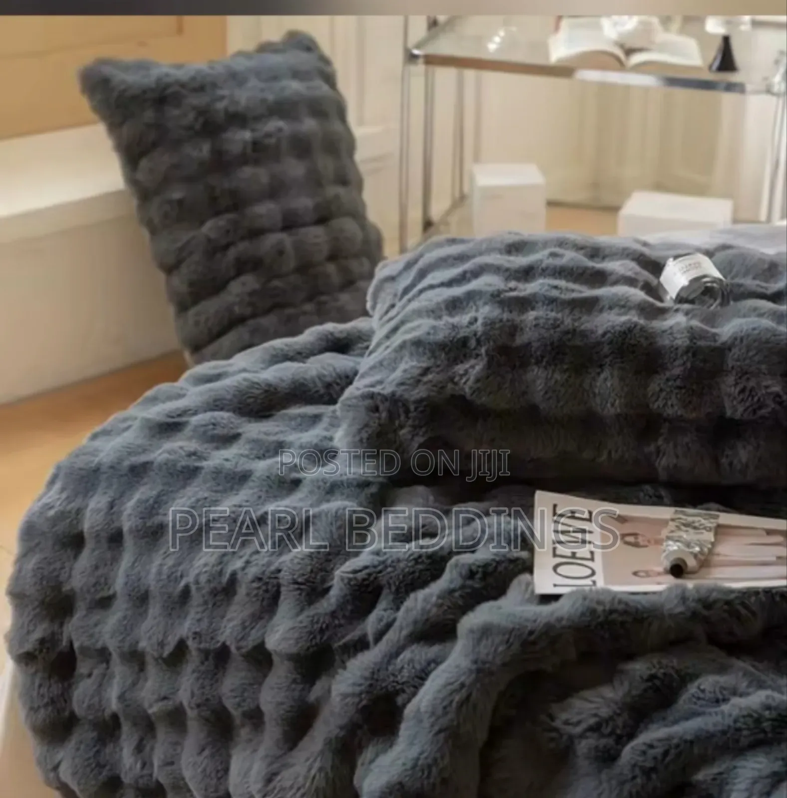 High Quality Extra Comfy Cozy 7pcs Velvet Duvet Set Available in Color