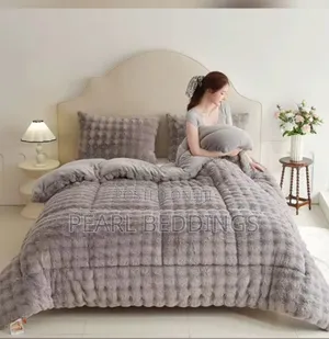 High Quality Extra Comfy Cozy 7pcs Velvet Duvet Set Available in Color