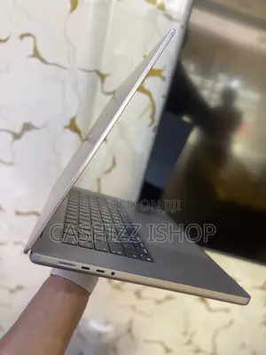 Laptop Apple MacBook Pro 2021 M1 16GB Apple M1 Pro SSD 1T