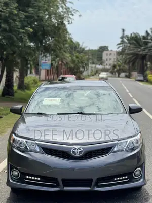 Toyota Camry SE 4dr Sedan (2.5L 4cyl 6A) 2014 Gray
