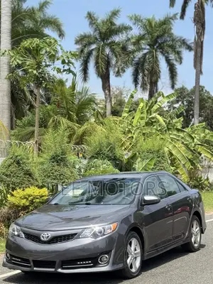 Toyota Camry SE 4dr Sedan (2.5L 4cyl 6A) 2014 Gray