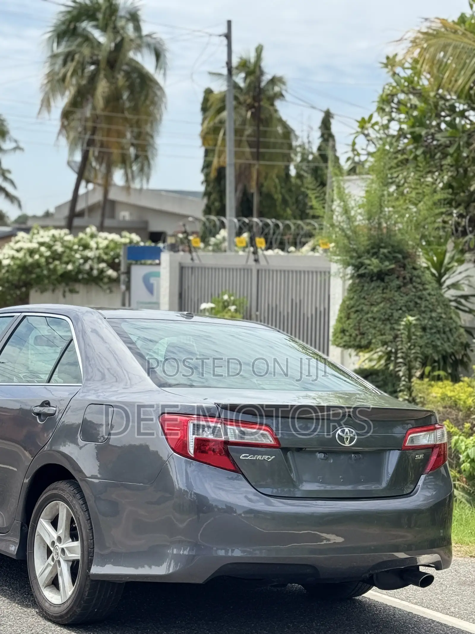 Toyota Camry SE 4dr Sedan (2.5L 4cyl 6A) 2014 Gray
