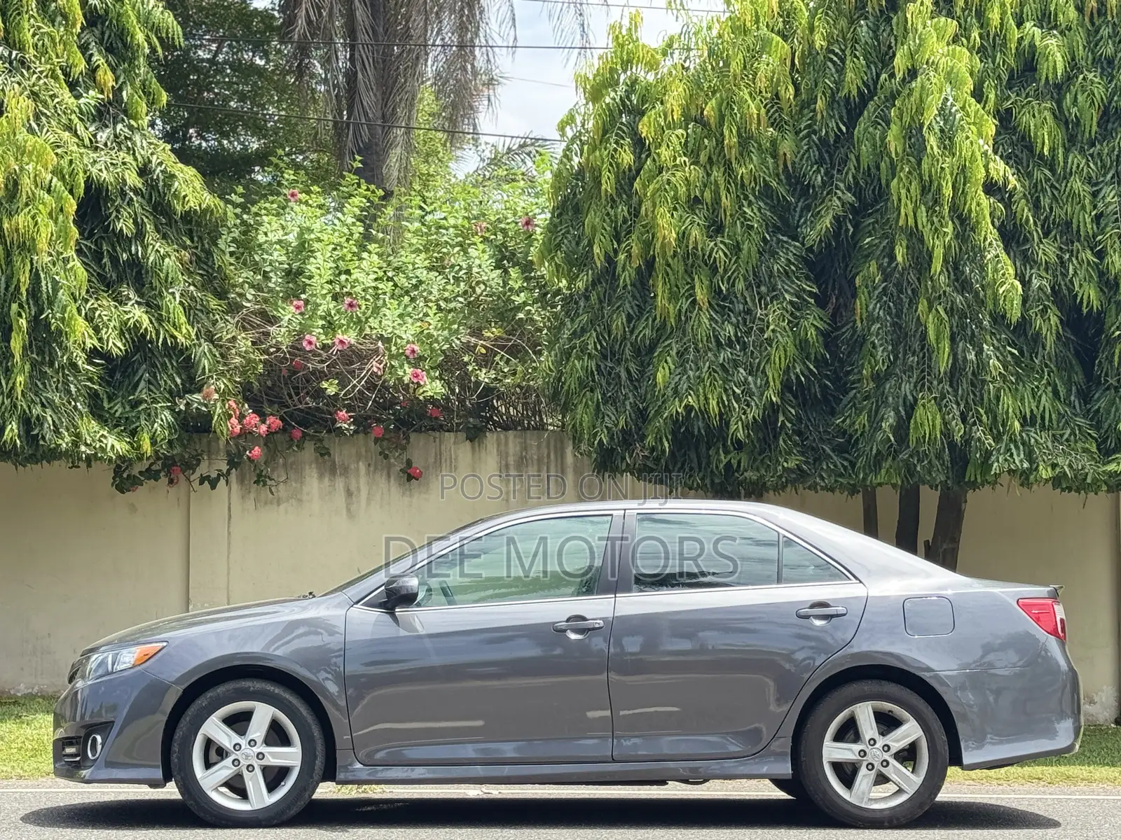 Toyota Camry SE 4dr Sedan (2.5L 4cyl 6A) 2014 Gray