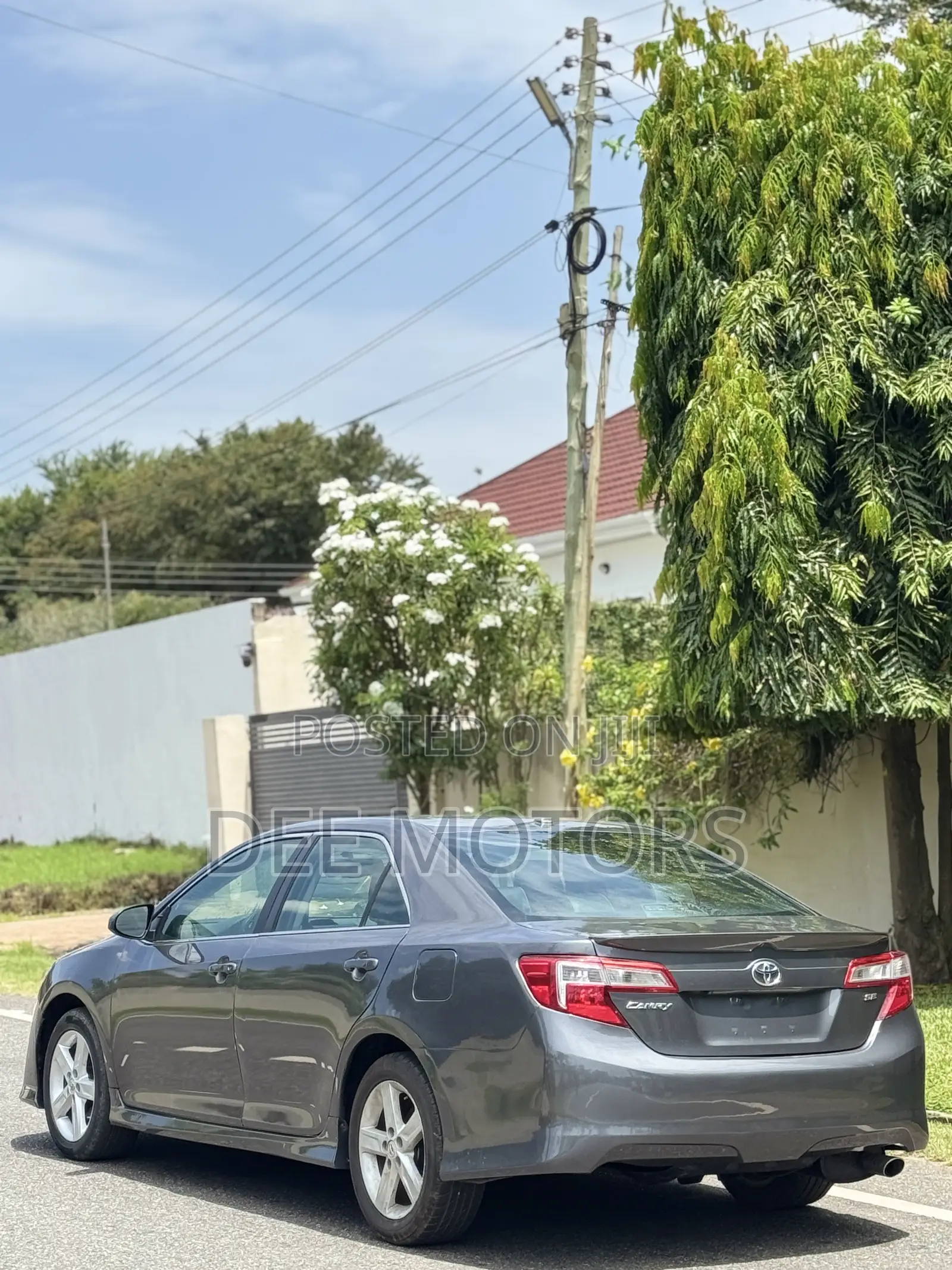 Toyota Camry SE 4dr Sedan (2.5L 4cyl 6A) 2014 Gray