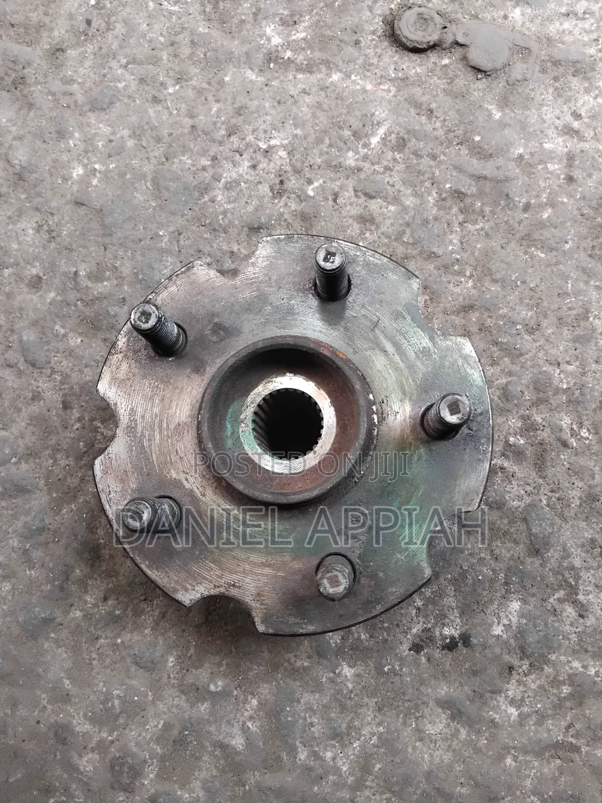 Toyota Rav 4 Back Hub