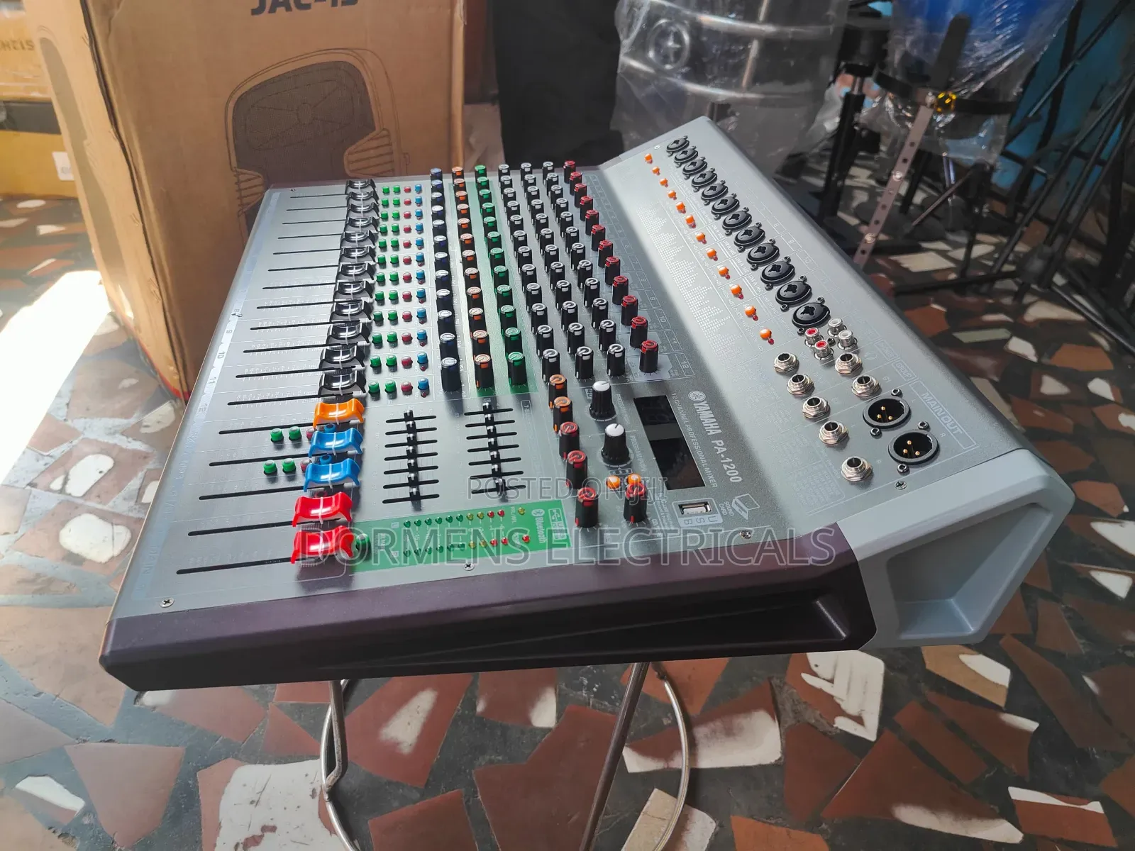 Yamaha Pa-1200 12 Channel Powered Mixer
