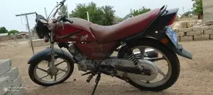 Honda CB 2017 Red