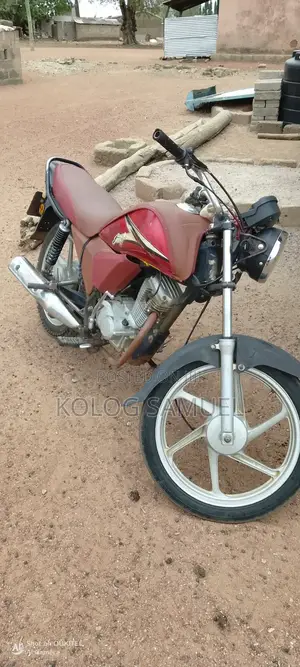 Honda CB 2017 Red
