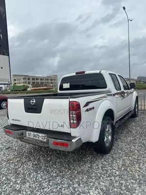 Nissan Navara 2010 White
