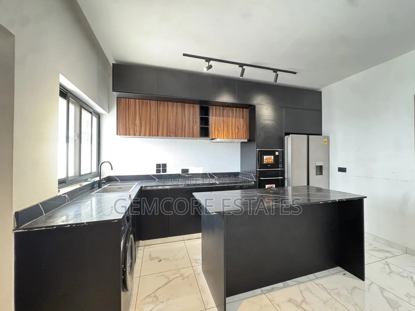 4bdrm House in School Junction, Ashaley Botwe for rent
