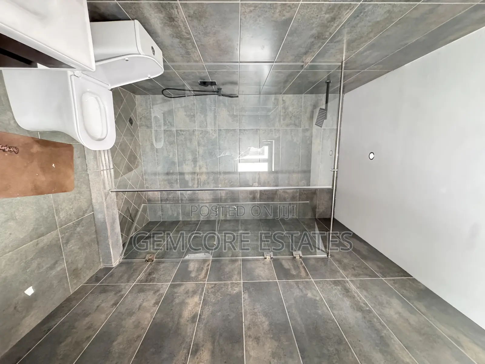 4bdrm House in School Junction, Ashaley Botwe for rent