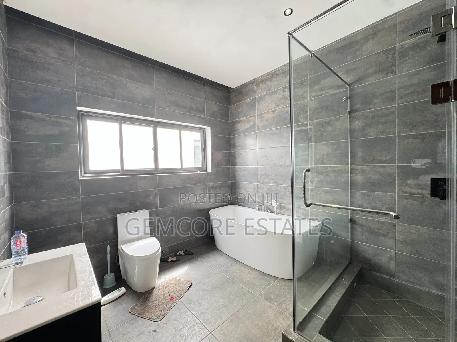 4bdrm House in School Junction, Ashaley Botwe for rent