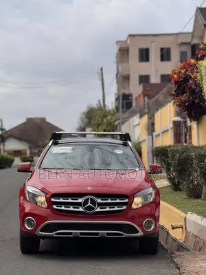 Mercedes-Benz GLA 250 2018 Red