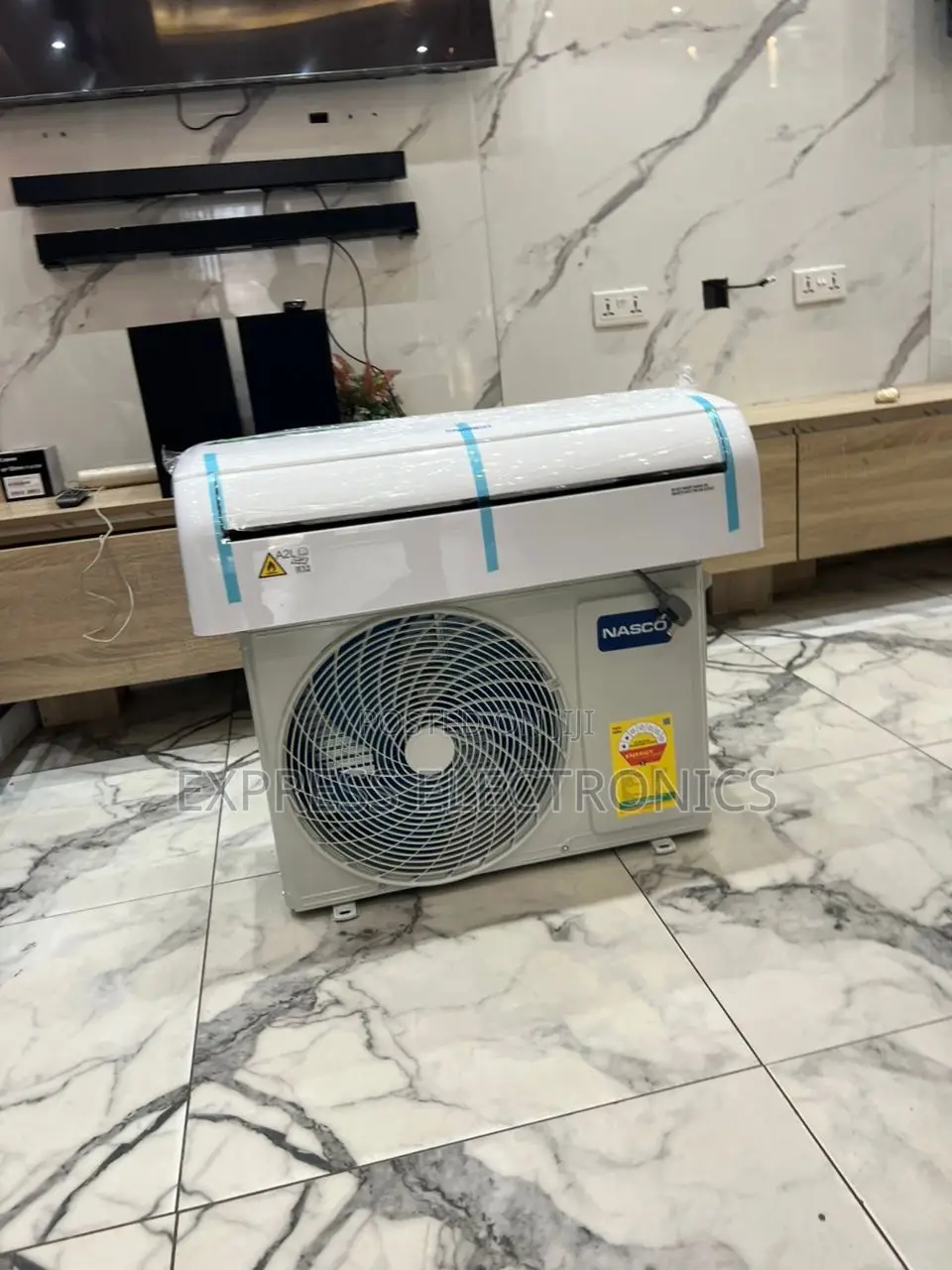 Ultra Modern Sleek Air Conditioner 2.5hp Split Inverter