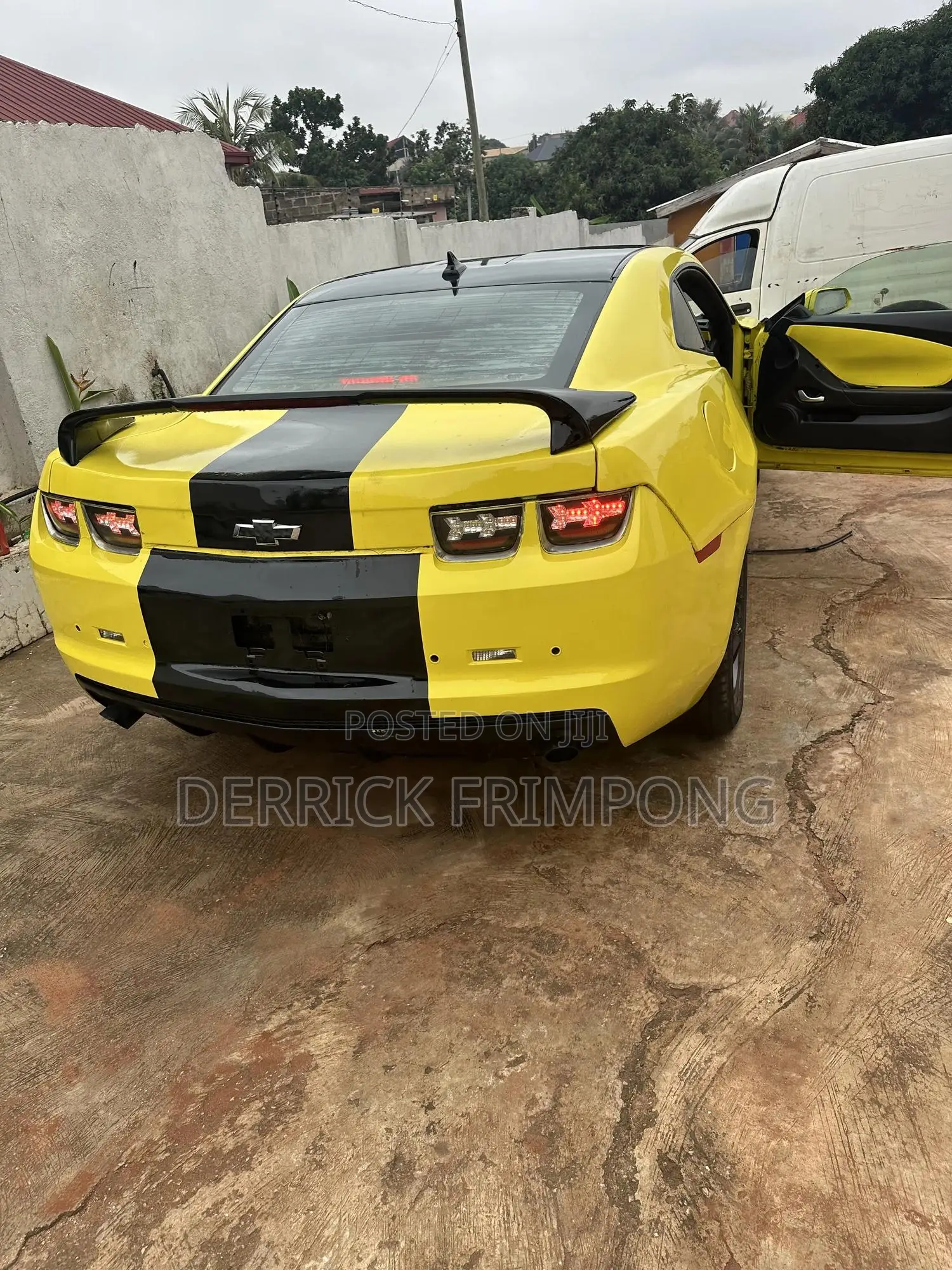 Chevrolet Camaro 1LT 2011 Yellow