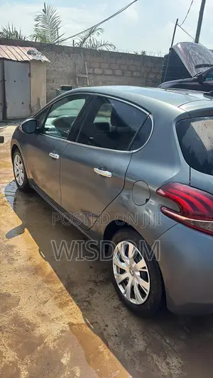 Peugeot 208 2016 Matt Black