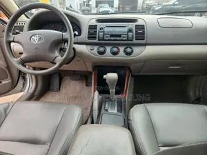 Toyota Camry LE 4dr Sedan (2.4L 4cyl 4A) 2004 Gray