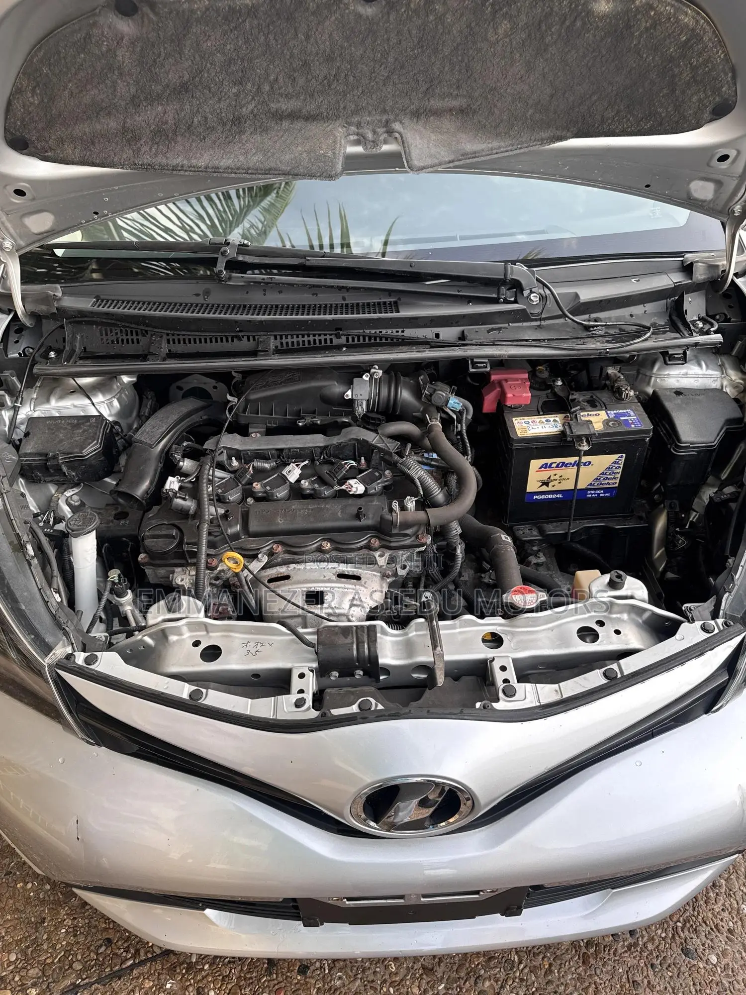 Toyota Vitz 1.3 AWD 5dr 2015 Silver