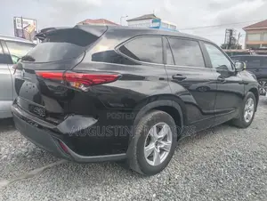 Toyota Highlander LE AWD 2023 Black