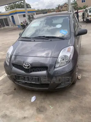 Toyota Yaris 2010 Gray