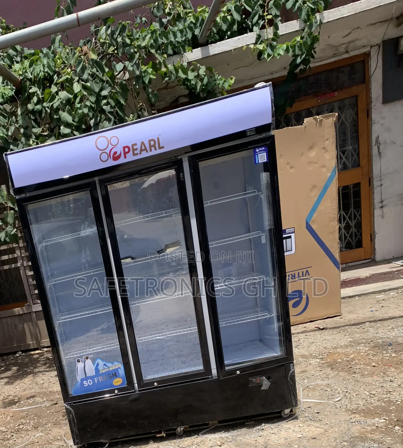 Lastest 950 Pearl Display PVC-150 Lockable Three Doors Fridge