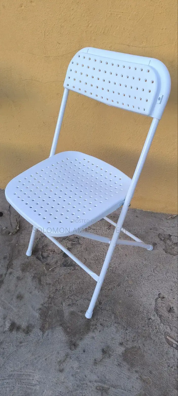 Flat Back Dotted Chair