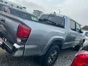 Toyota Tacoma SR 2018 Gray