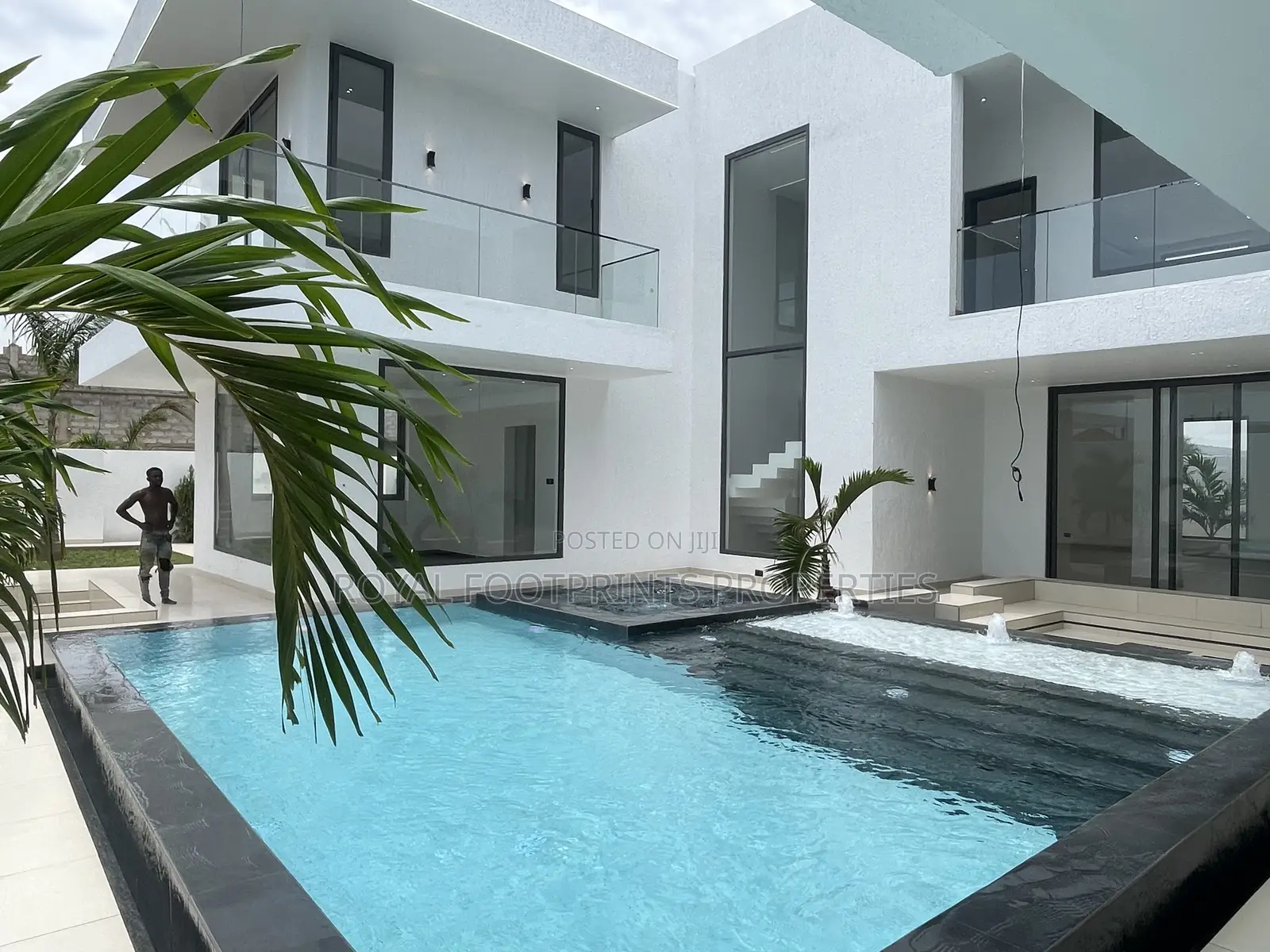6bdrm Mansion in Royal Footprints, Oyarifa Mall Area for sale