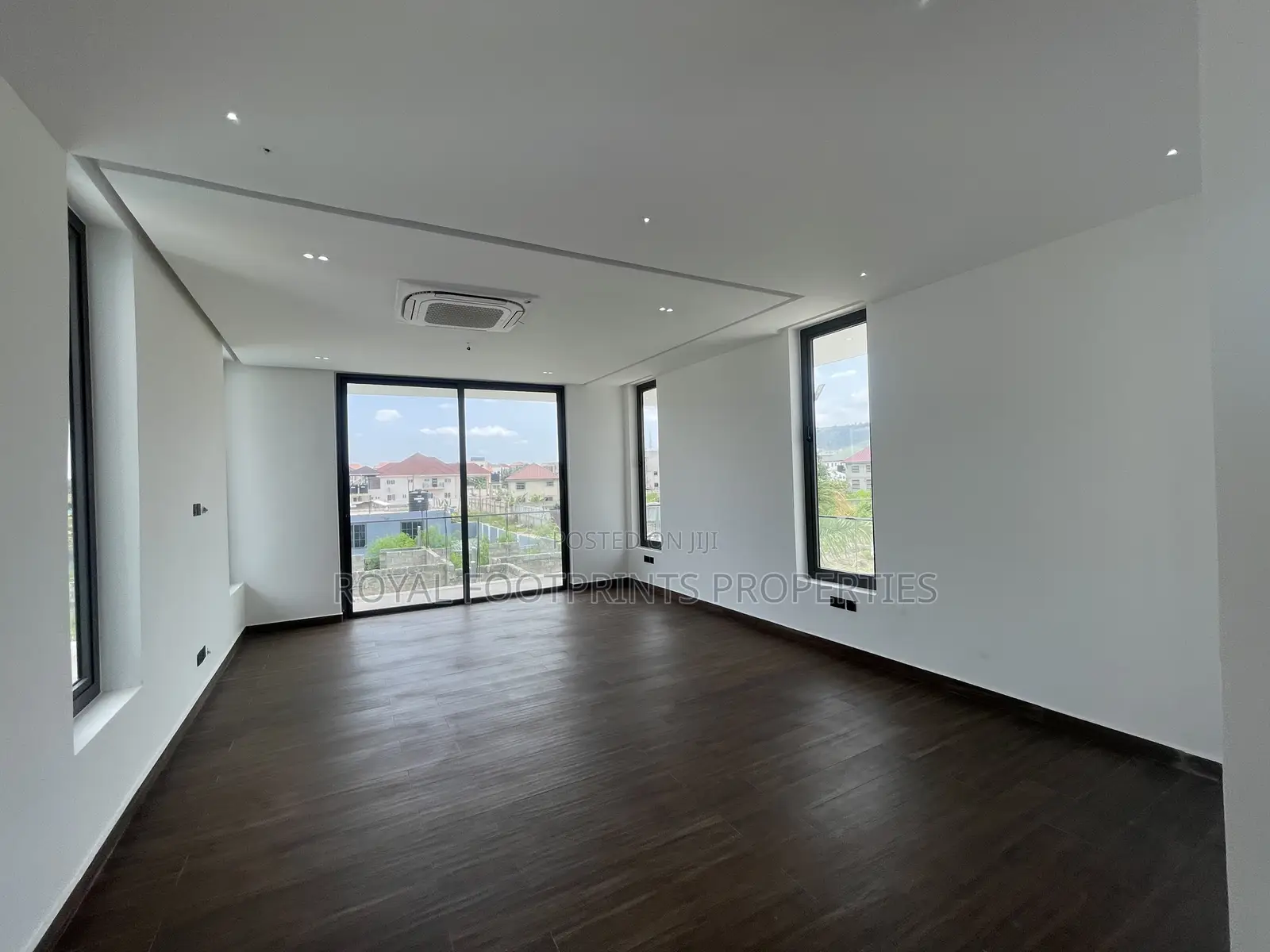 6bdrm Mansion in Royal Footprints, Oyarifa Mall Area for sale