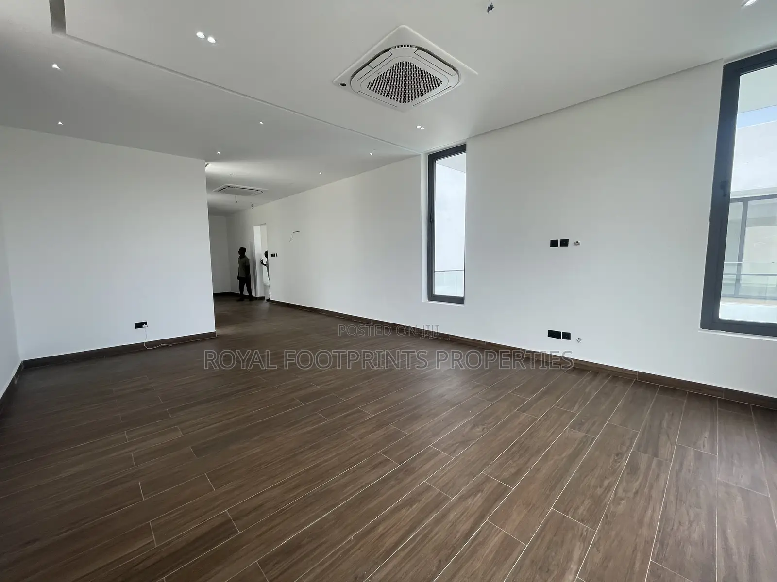 6bdrm Mansion in Royal Footprints, Oyarifa Mall Area for sale