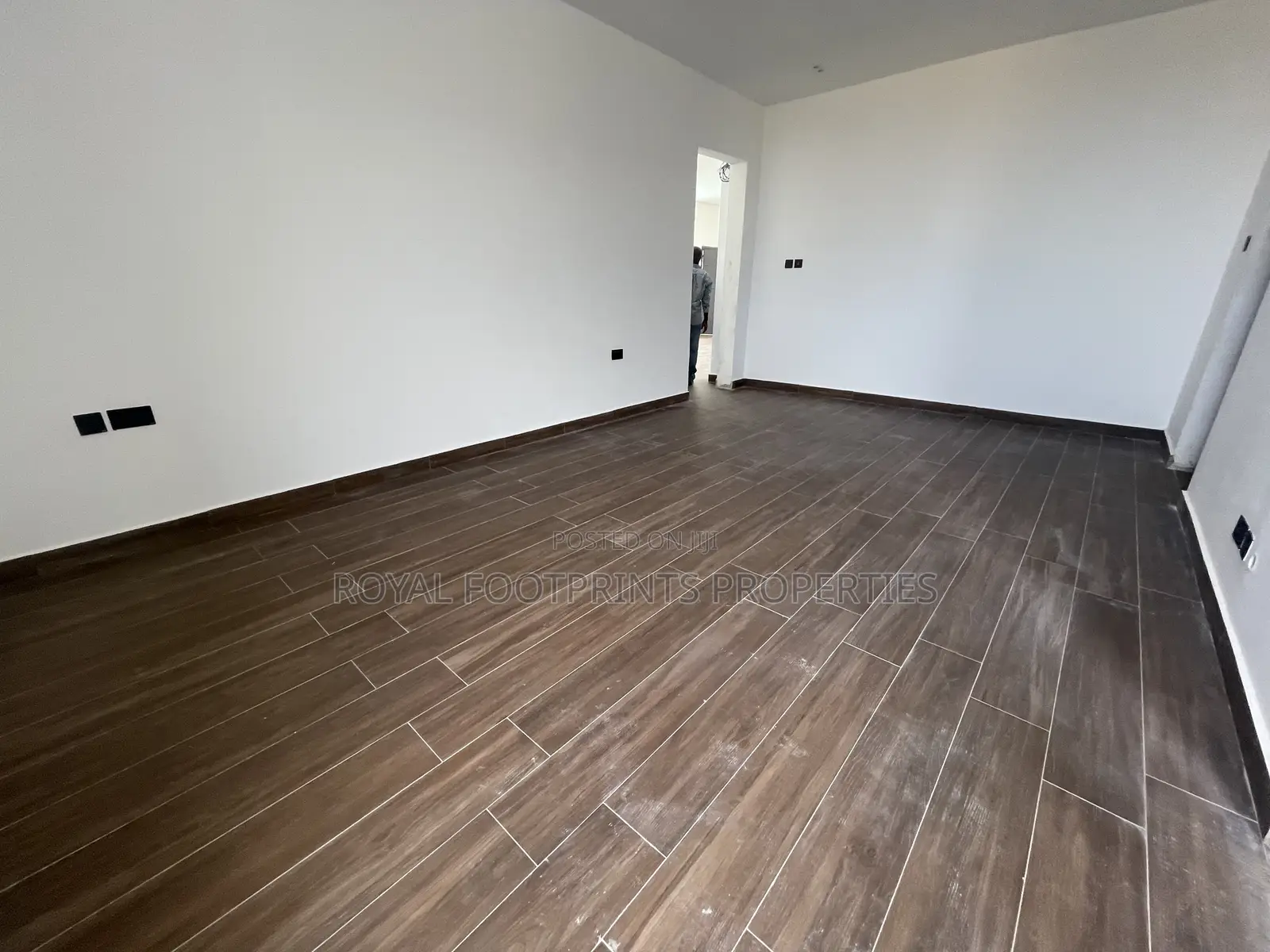 6bdrm Mansion in Royal Footprints, Oyarifa Mall Area for sale