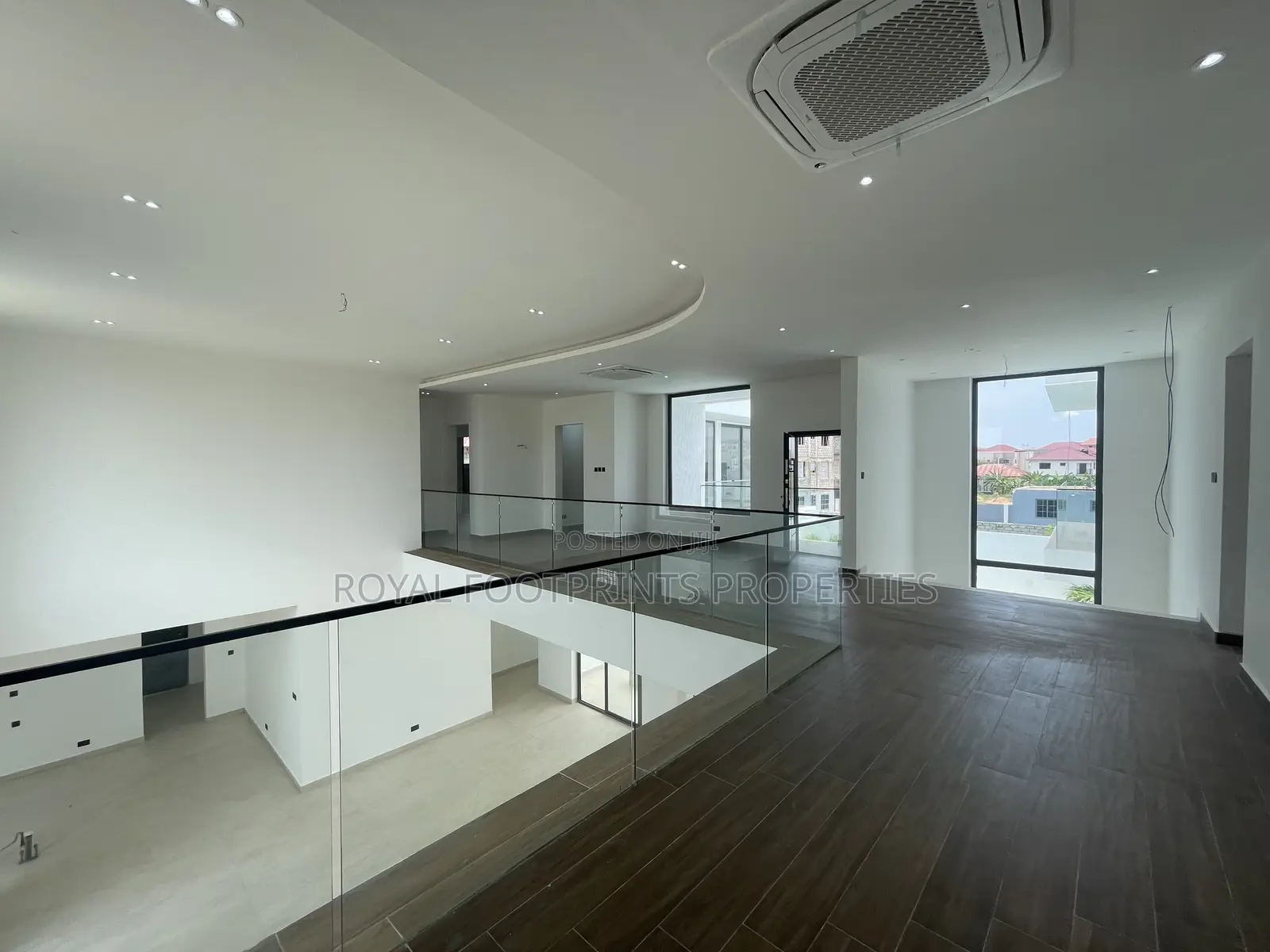 6bdrm Mansion in Royal Footprints, Oyarifa Mall Area for sale