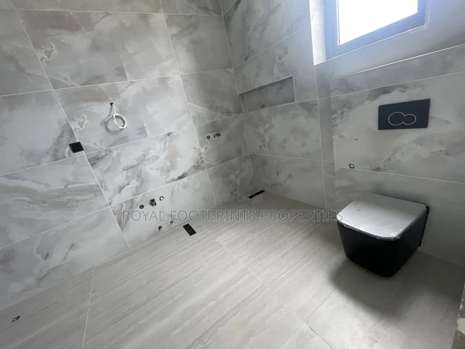 6bdrm Mansion in Royal Footprints, Oyarifa Mall Area for sale