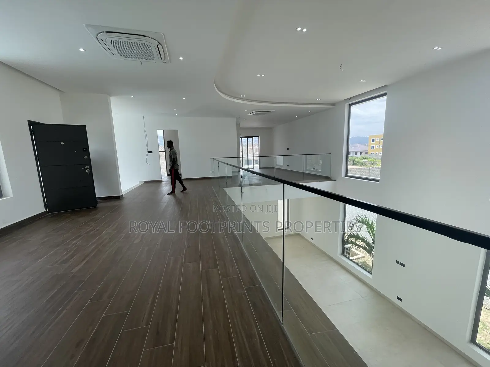 6bdrm Mansion in Royal Footprints, Oyarifa Mall Area for sale