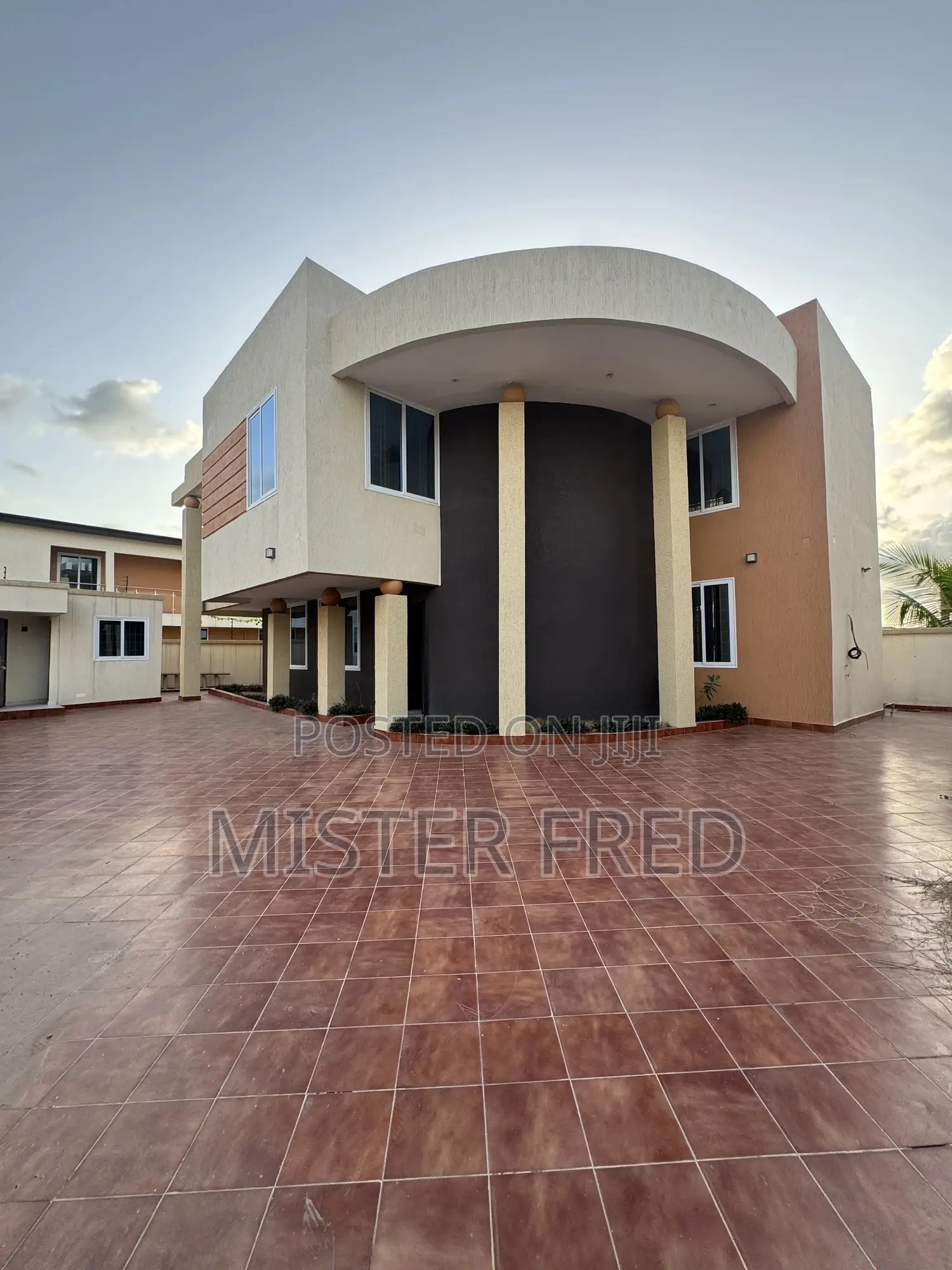 4bdrm House in Pokuase Ablekuma Rd for sale