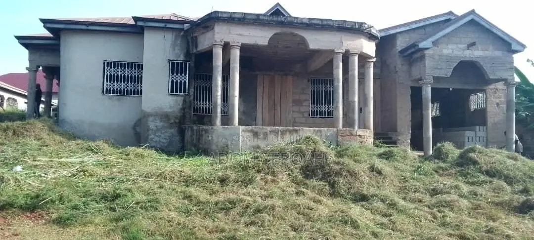 5bdrm House in Atwima Nwabiagya for sale