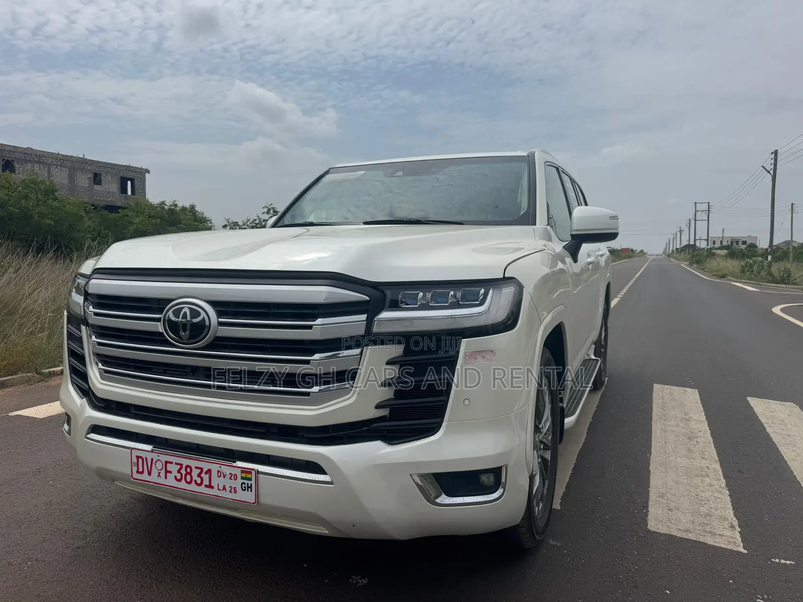 Toyota Land Cruiser LC300 2023 White