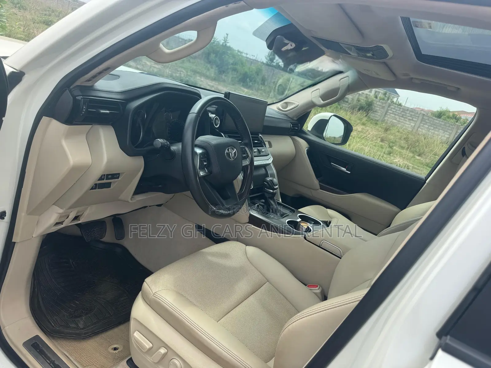 Toyota Land Cruiser LC300 2023 White