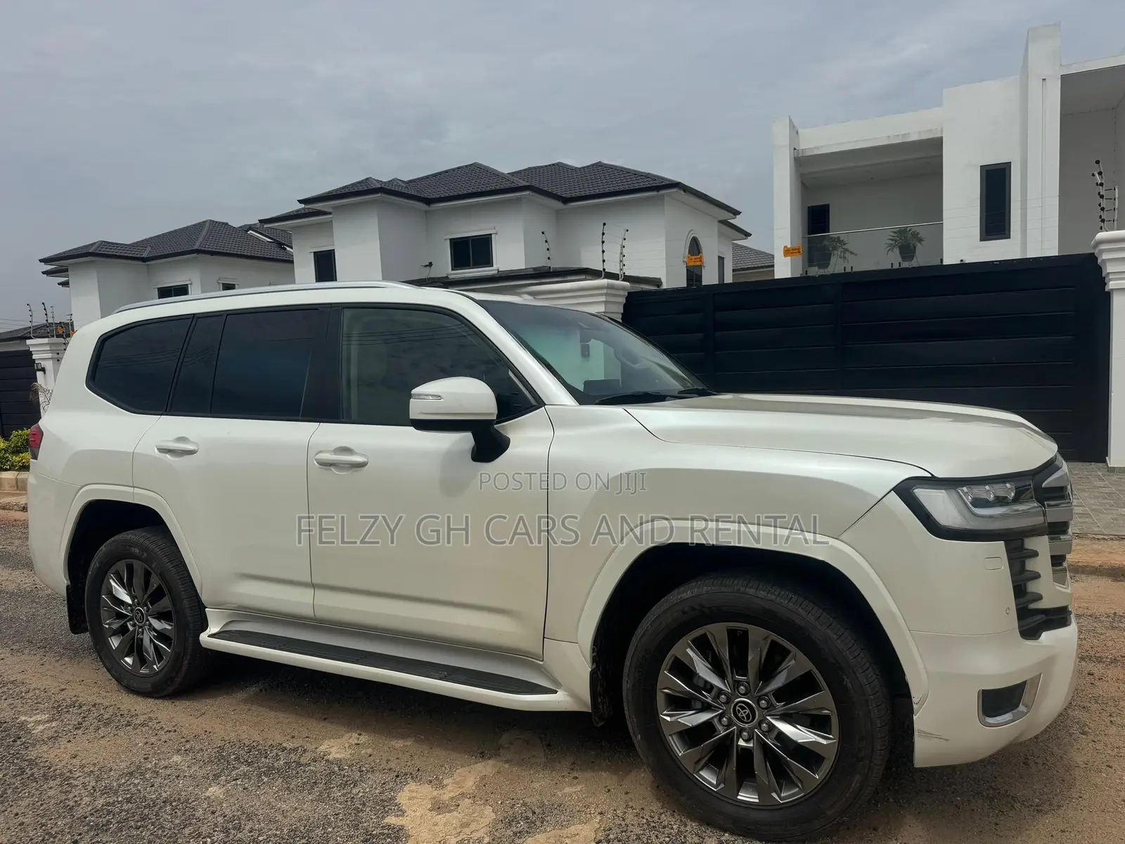Toyota Land Cruiser LC300 2023 White